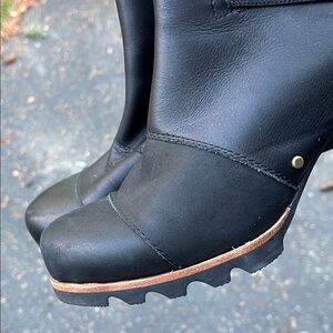 SOREL Black Leather Ankle Booties